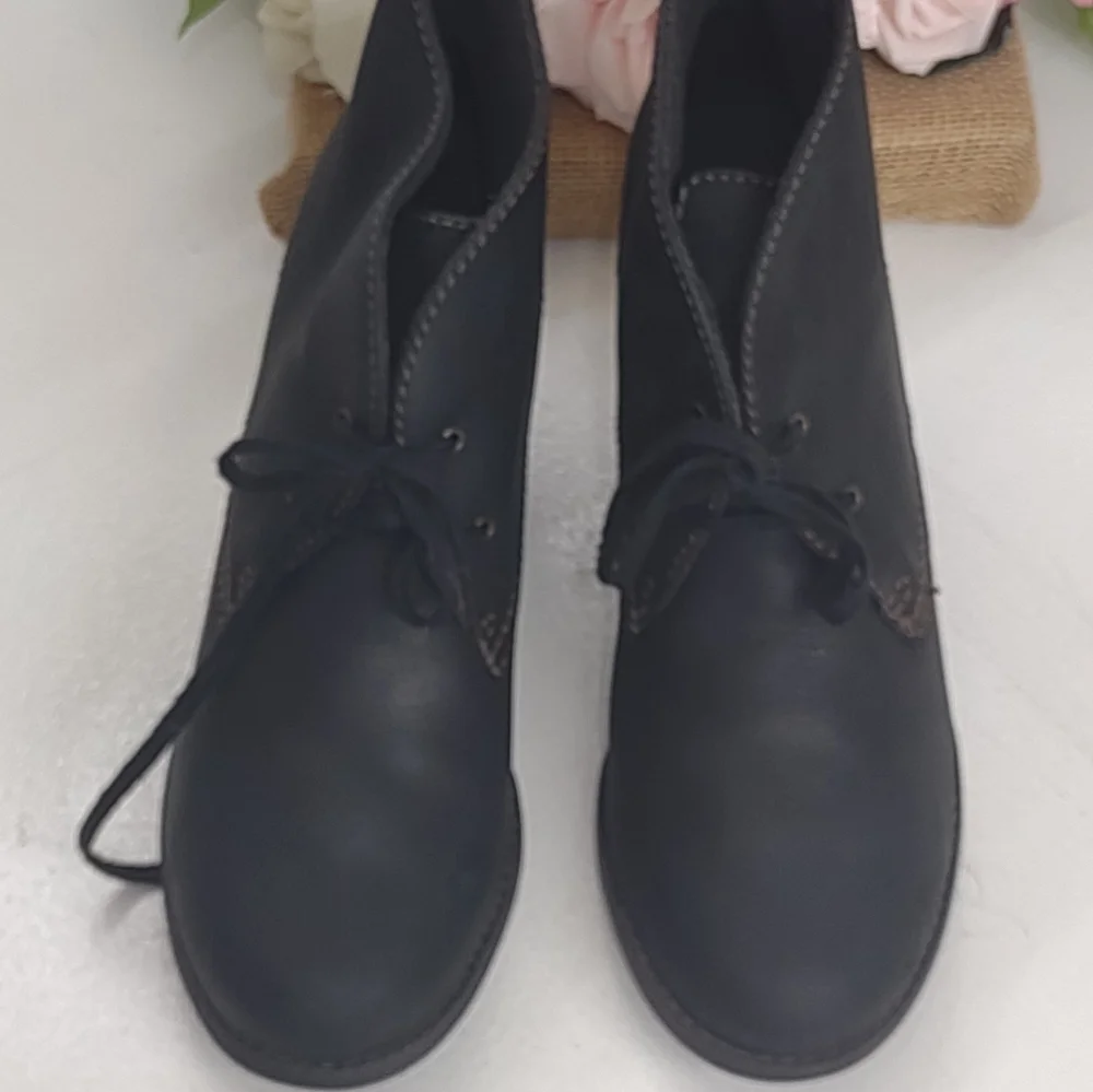 Clarks elegant black